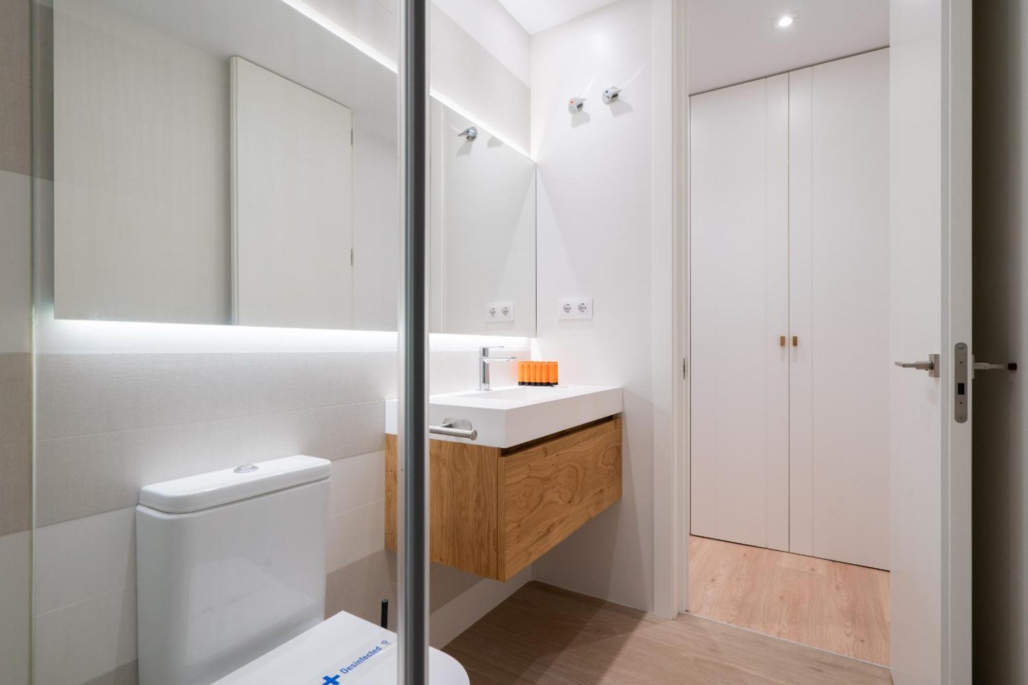 Apartamento Reformado Para 6 Personas En Plena Gran Via Alquiler Temporal Madrid Luaran gambar