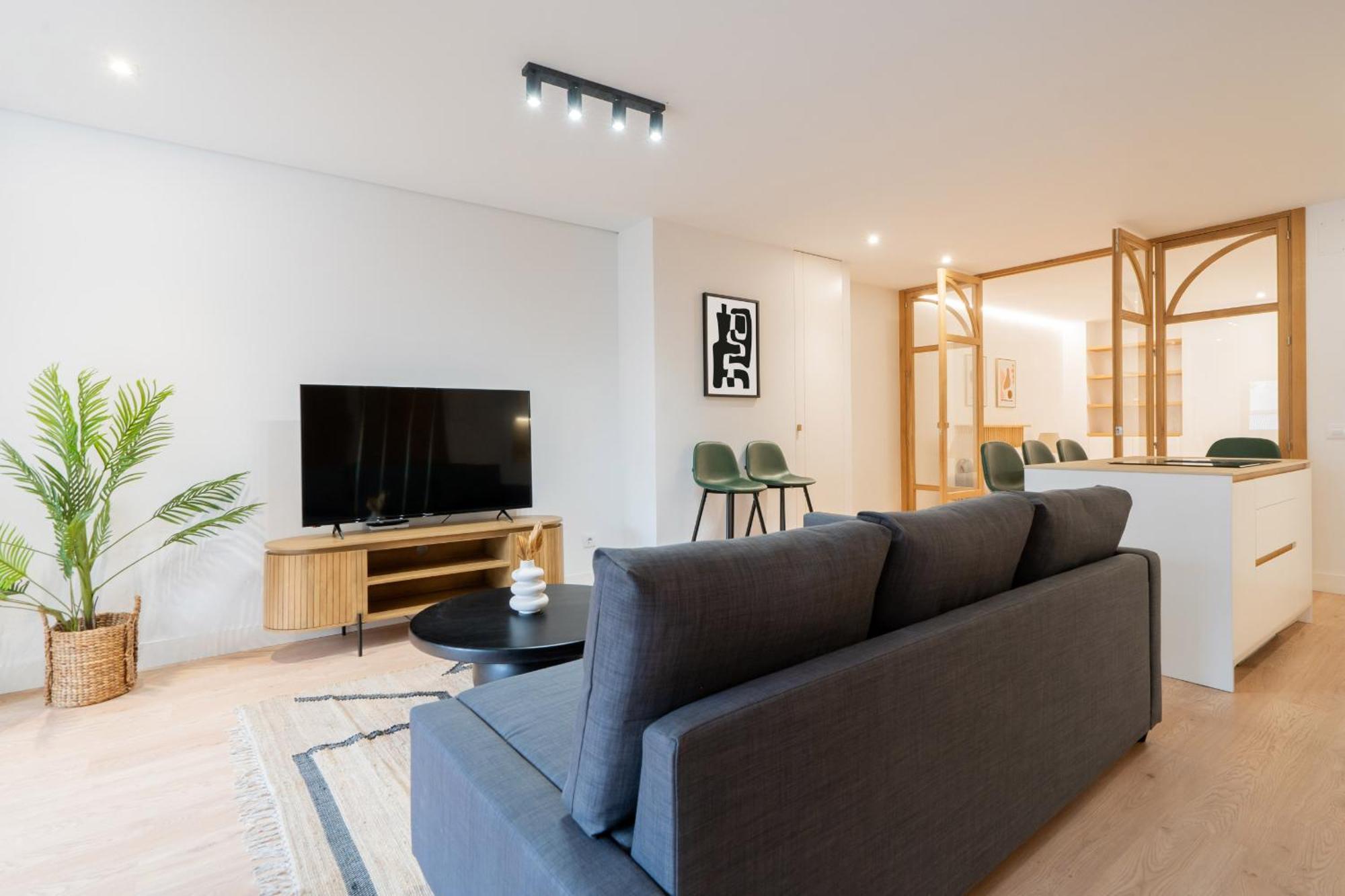 Apartamento Reformado Para 6 Personas En Plena Gran Via Alquiler Temporal Madrid Luaran gambar